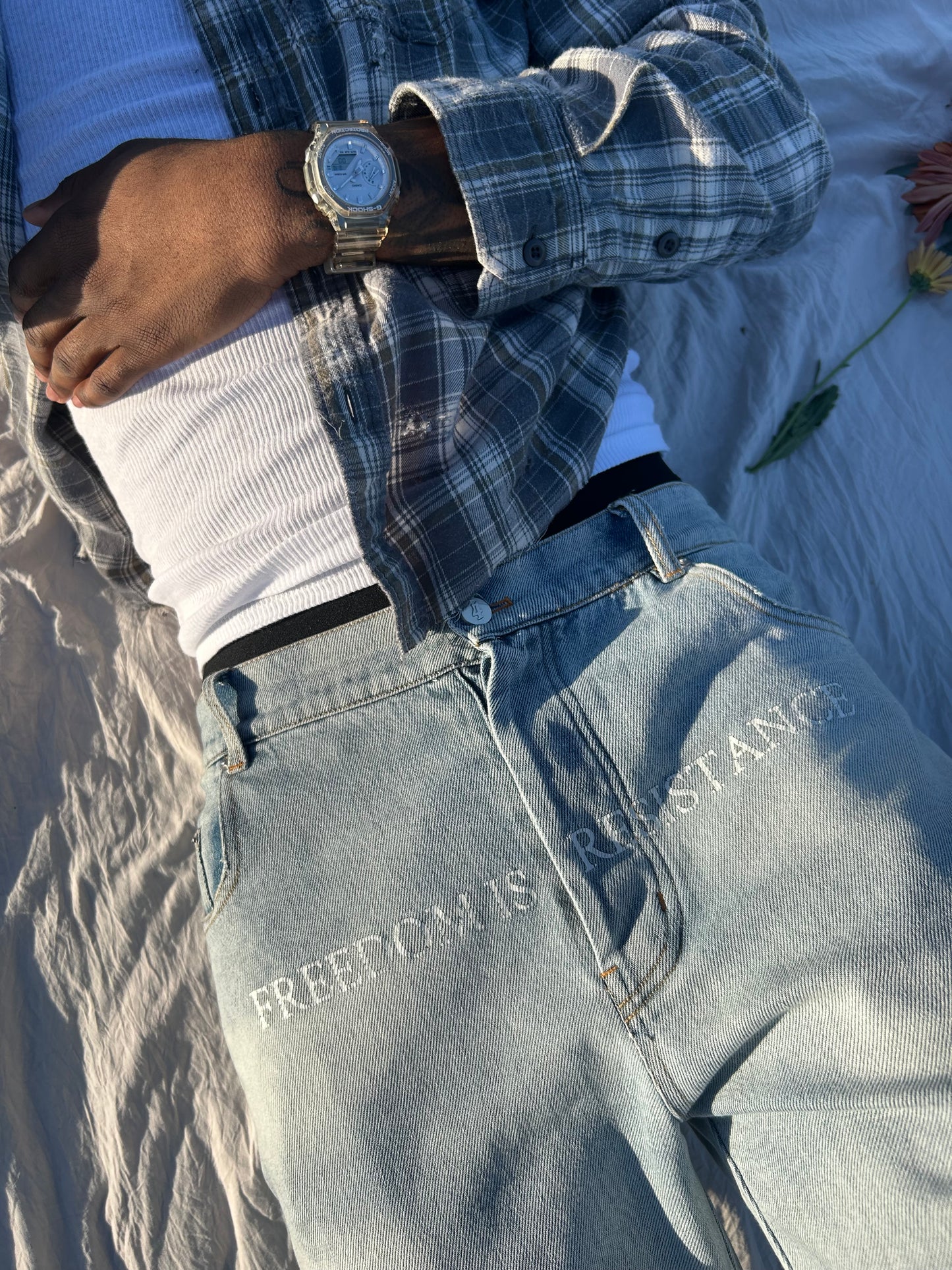 HEAVENLY4S LIGHT WASH DISTRESSED JEANS